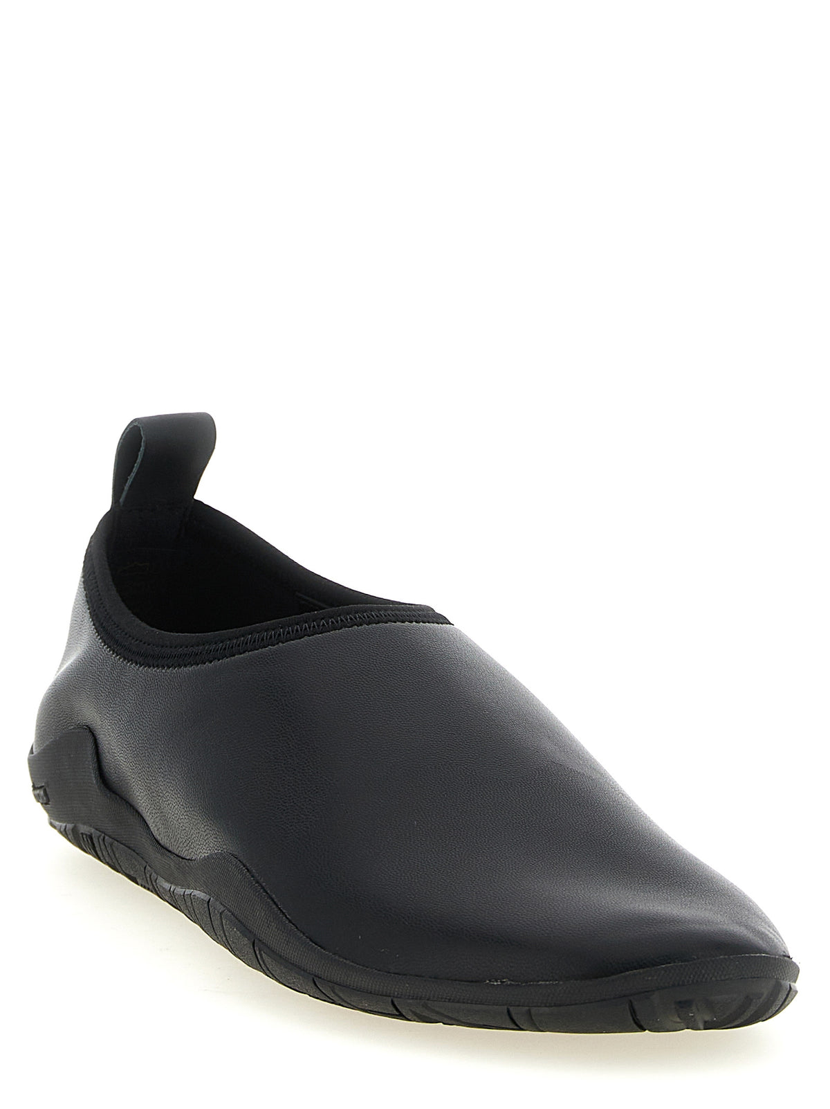 Slippers Flat Shoes by Jil Sander for women in polyester polyethylene polyurethane & rubber black features an statuesque silhouette from the Women's Polyester Polyethylene Polyurethane & Rubber Slippers Flat Shoes collection, showcasing a and a statuesque for a statuesque look.