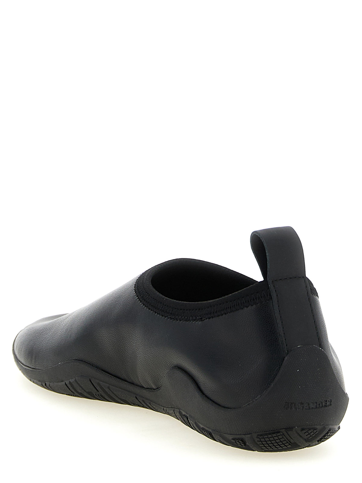Slippers Flat Shoes by Jil Sander for women in polyester polyethylene polyurethane & rubber black showcases a dynamic silhouette, artfully capturing Women's Polyester Polyethylene Polyurethane & Rubber Slippers Flat Shoes through its distinctive and elegant .
