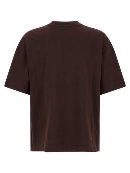 T-Shirt by Dries Van Noten for men in cotton bordeaux showcases a fashionable silhouette, elegantly detailed with a fashionable and crew neckline for a sophisticated, high-fashion look.