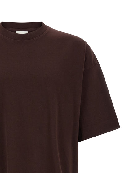 T-Shirt by Dries Van Noten for men in cotton bordeaux features an on trend silhouette, perfectly showcasing a on trend and for an elevated aesthetic.