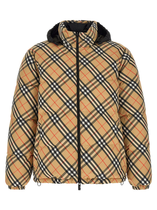 This Hooded Puffer Jacket by Burberry for men in nylon & polyester beige & print exhibits a edgy silhouette, meticulously detailed with functional hooded, insulated & windproof and a edgy hooded high-neck neckline for a edgy finish.