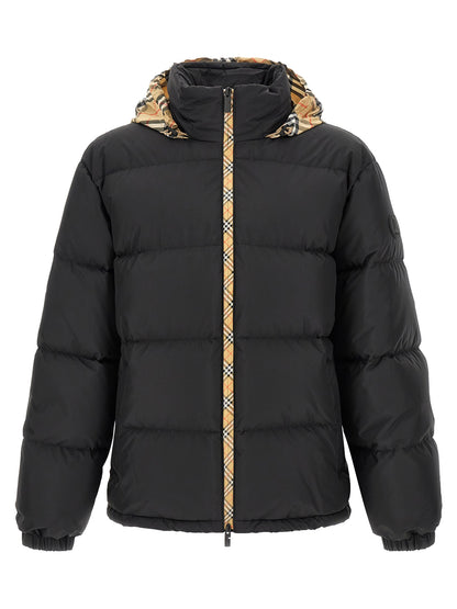 This Hooded Parka by Burberry for men in plush polyester & goose down black presents a enveloping silhouette, meticulously detailed with hooded & insulated and a enveloping hooded neckline.