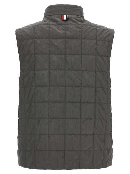 Vest by Thom Browne for men in metal polyamide & polyester dark-gray & patterned showcases a utilitarian silhouette, artfully incorporating and a utilitarian for a truly utilitarian finish.