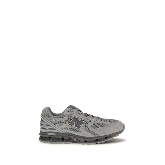 Athletic Sneakers by New Balance for men in mesh & pig suede leather gray presents a sleek silhouette, perfectly capturing the athletic style essence of Men's Athletic Mesh & Pig Suede Leather Sneakers with its sleek design and premium finish.