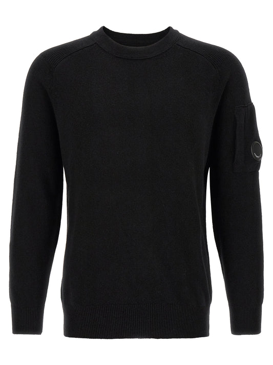 Cardigan by C.P. Company for men in polyamide wool black presents a textural silhouette, artfully finished with a textural crew neckline and for a sophisticated, textural look.