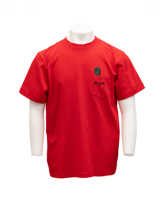 T-Shirt by Dior for men in cotton red showcases a fashionable silhouette, elegantly detailed with a fashionable and crew neckline for a sophisticated, high-fashion look.