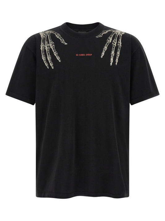 T-Shirt by 44 Label Group for men in cotton black, red, signature & print showcases a chic silhouette, artfully detailed with a chic crew neckline and short-sleeve for a chic finish.