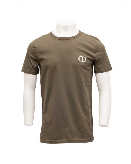 T-Shirt by Dior for men in cotton green & olive features an edgy silhouette, meticulously detailed with a sophisticated and for a truly edgy finish.