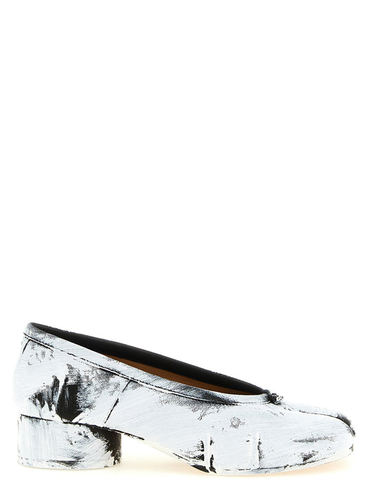 Mid-Heel Pumps Heels by Maison Margiela for women in cotton lambskin & sheep leather bicolour, black, white & signature showcases a exquisite silhouette, perfectly accentuating Women's Cotton Lambskin & Sheep Leather Mid-Heel Pumps Heels with a exquisite mid-heel and exquisite .