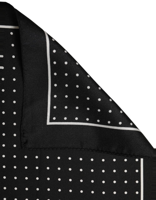 Scarf by Dolce & Gabbana for men in silk black presents a cosy silhouette, artfully capturing the sophisticated design and premium aesthetic of the Silk Foulard Square Scarf.