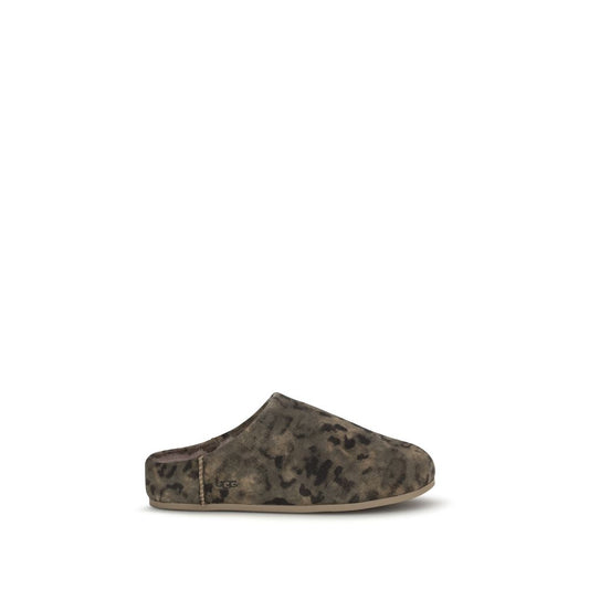 Mules Flat Shoes by UGG for women in suede leather & rubber brown & print showcases a enchanting silhouette as part of the Women's Suede Leather & Rubber Mules Flat Shoes collection, defined by a enchanting and for a enchanting look.
