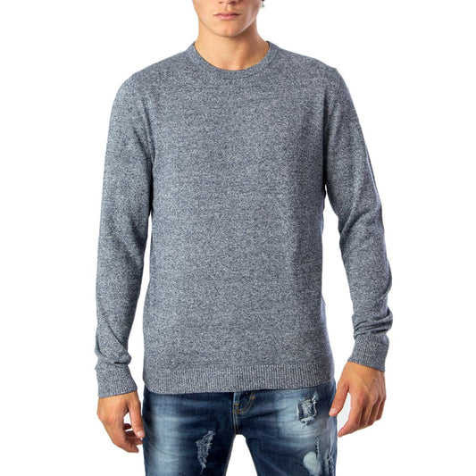 Sweatshirt by Jack Jones for men in cotton blue showcases a slouchy chic silhouette, artfully detailed with a slouchy chic round crew neckline and for a slouchy chic finish.