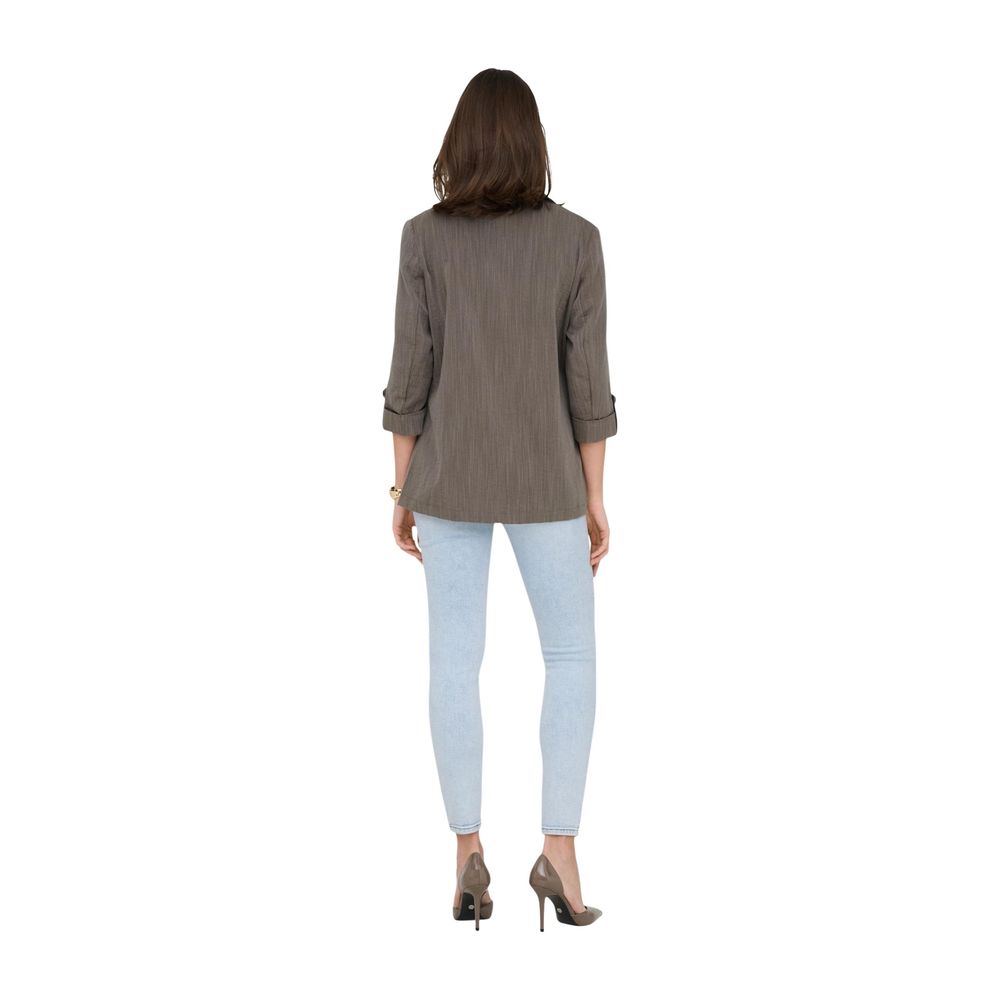 Blazer by Only for women in nylon polyester & viscose beige features an crisp silhouette with sophisticated and a crisp lapel neckline for a truly crisp finish.