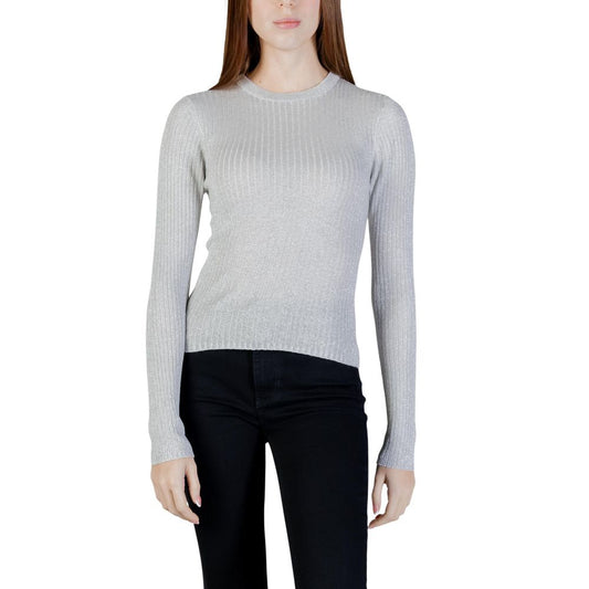 Sweatshirt by Jacqueline De Yong for women in lurex leather & viscose silver features an enviable silhouette, showcasing a premium long-sleeve and refined round neckline for a truly enviable finish.