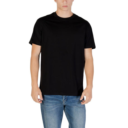 Activewear T-Shirt by Armani Exchange for men in cotton black presents a kinetic silhouette, showcasing the kinetic and crew neckline alongside functional for a premium, athletic look.