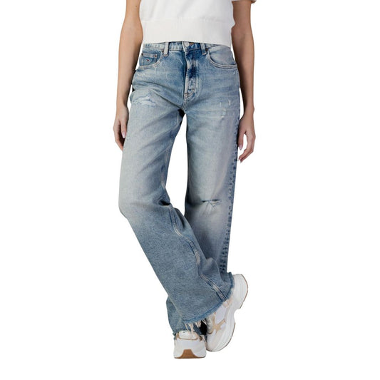 Jeans by Tommy Hilfiger Jeans for women in stretch denim cotton light-blue features an refined tailoring silhouette, showcasing a premium flared, bootcut, regular-fit & wide with a and long cut for a refined tailoring look.