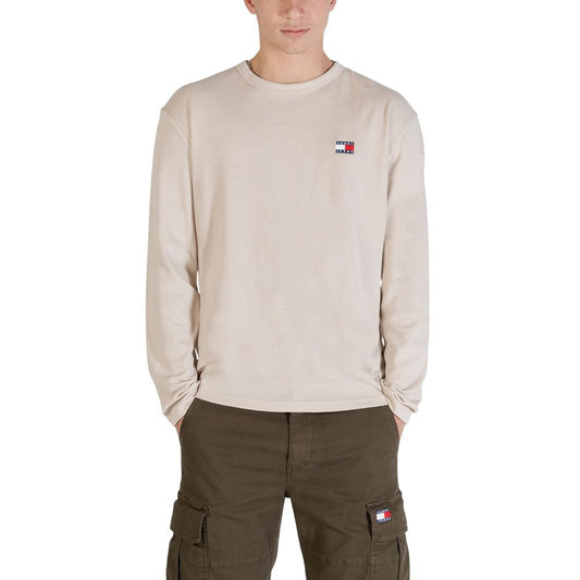 T-Shirt by Tommy Hilfiger Jeans for men in cotton polyester beige & signature features an on trend silhouette, perfectly showcasing a on trend long-sleeve and crew neckline for an elevated aesthetic.