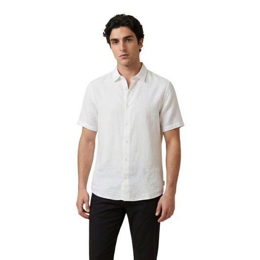 Shirt by Armani Exchange for men in linen white showcases a sharp silhouette, elegantly detailed with a sharp and sharp short-sleeve.