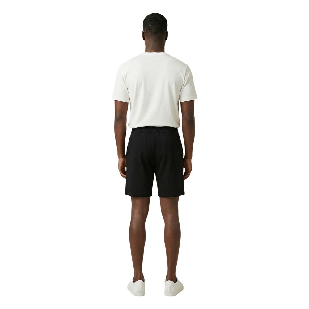 Bermuda Shorts by The North Face for men in cotton black presents a sleek silhouette, featuring a sleek regular-fit with a refined short and a sophisticated .