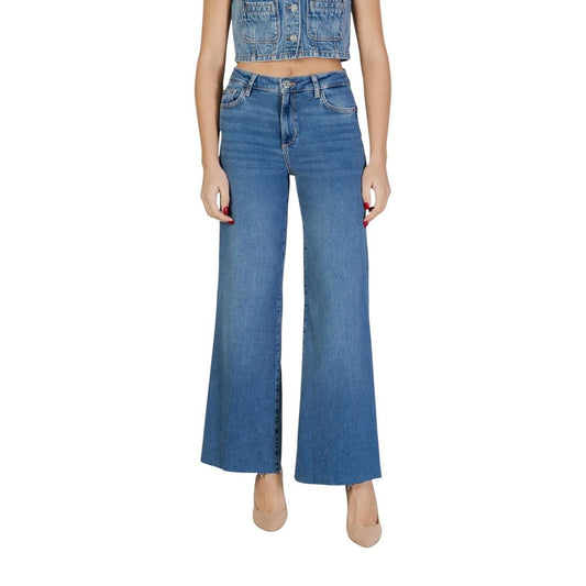 Jeans by Liu Jo for women in stretch denim cotton blue features an sophisticated high rise and flared, bootcut & wide with a precise long, creating a sophisticated and sophisticated silhouette.