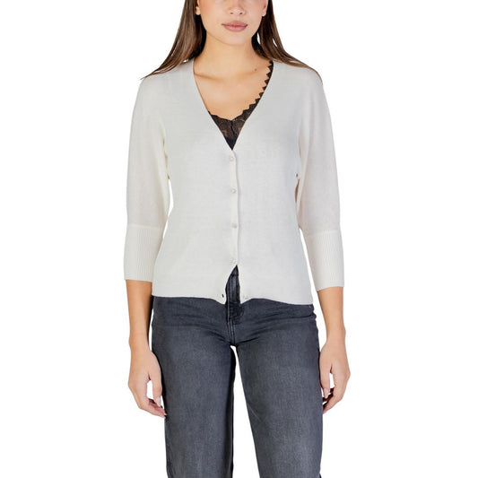 Cardigan by Morgan De Toi for women in wool polyester & polyamide beige features an impeccable silhouette, showcasing a sophisticated v-neck neckline and three-quarter-sleeve detail for a truly impeccable finish.