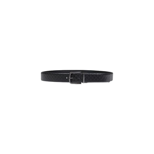 Belt by Calvin Klein for men in leather & metal bicolour, signature & print features an artisanal silhouette, showcasing the artisanal craftsmanship of the Leather & Metal Belt collection for a artisanal finish.