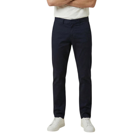 Chinos Pants by Gant for men in stretch cotton blue features an perennial skinny, regular-fit & slim and long, expertly tailored with a perennial for a refined silhouette.