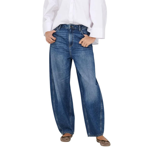 Jeans by Jacqueline De Yong for women in denim cotton blue presents a refined pantology silhouette, artfully defined by a refined pantology regular-fit, wide & mom, long, and a sophisticated mid rise.