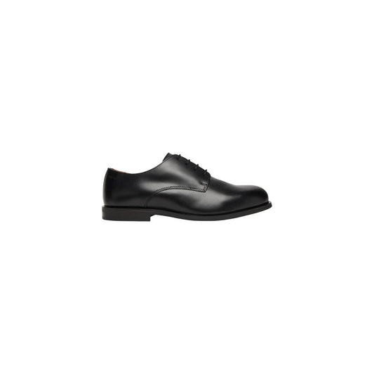 Lace-Up Shoes by Calvin Klein for men in leather black features an dynamic silhouette from the Men's Leather Lace-Up Shoes collection, defined by a dynamic and for a dynamic look.