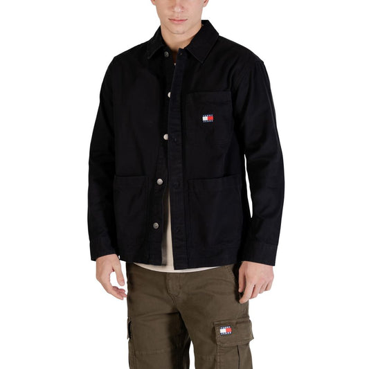 Jacket by Tommy Hilfiger Jeans for men in cotton black features an utilitarian silhouette with a refined , showcasing sophisticated lightweight & pockets for an utilitarian aesthetic.