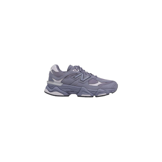 Sneakers by New Balance for women in suede leather gray & signature presents a on trend silhouette from the Women's Chunky Suede Leather Sneakers collection, showcasing a on trend chunky style for an elevated aesthetic.