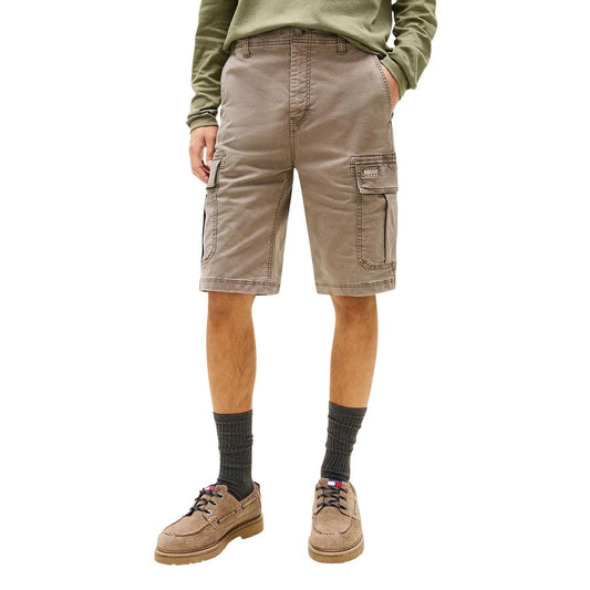 Cargo Shorts by Tommy Hilfiger Jeans for men in stretch cotton beige & signature features an polished silhouette, showcasing a polished relaxed-fit with a short and for a refined finish.
