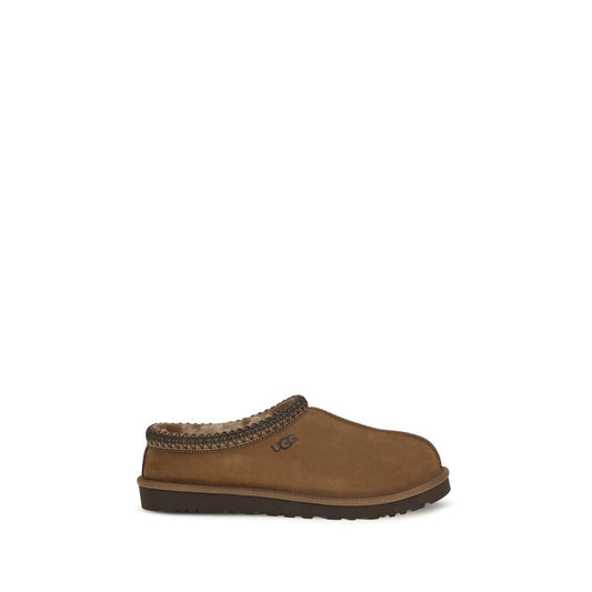 Clogs Flat Shoes by UGG for men in foam polyester & nubuck leather brown & signature showcases a enchanting silhouette as part of the Men's Foam Polyester & Nubuck Leather Clogs Flat Shoes collection, defined by a enchanting and for a enchanting look.