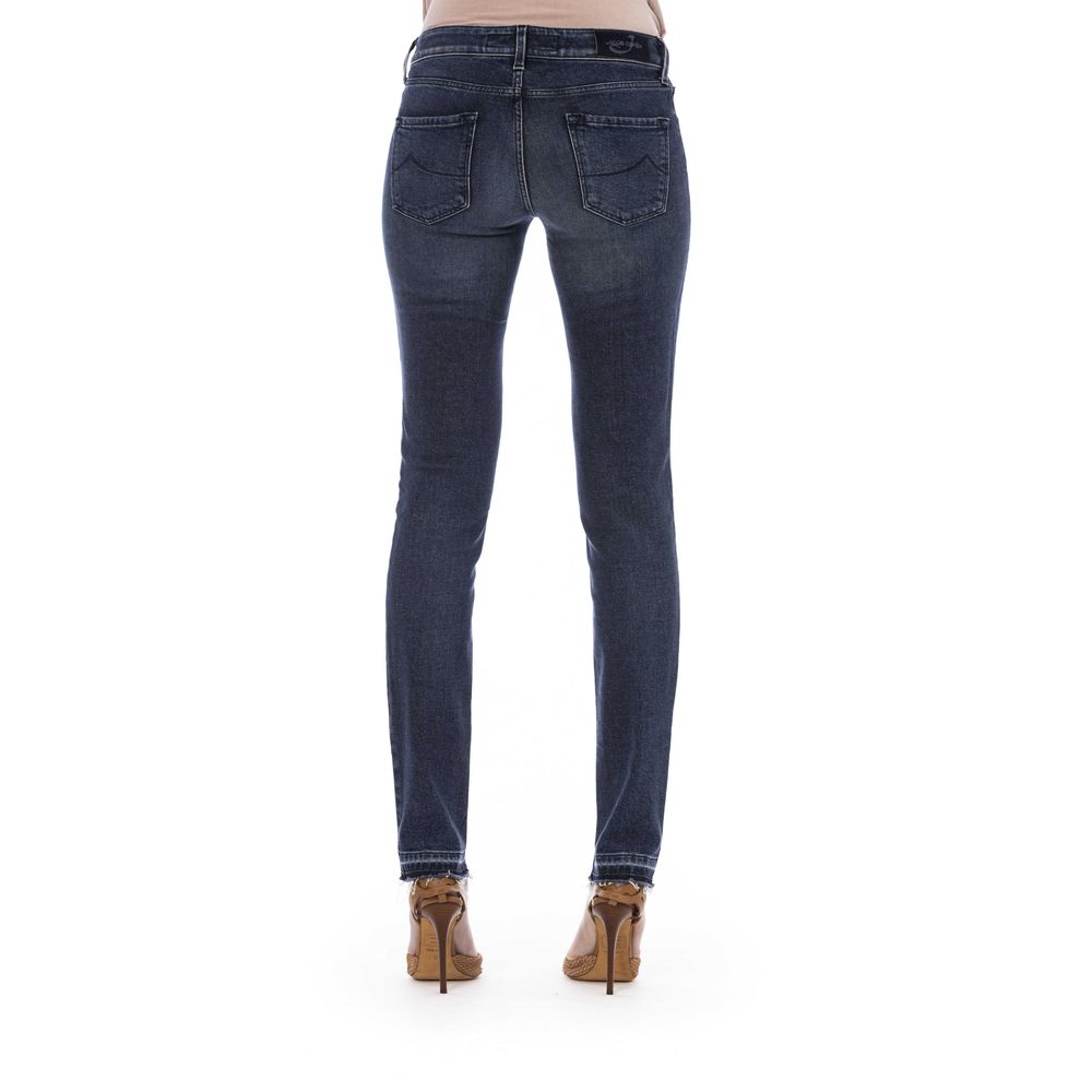Jeans by Jacob Cohen for women in stretch denim cotton blue features a refined silhouette with a refined slim, defined by a and a refined long for a refined finish.