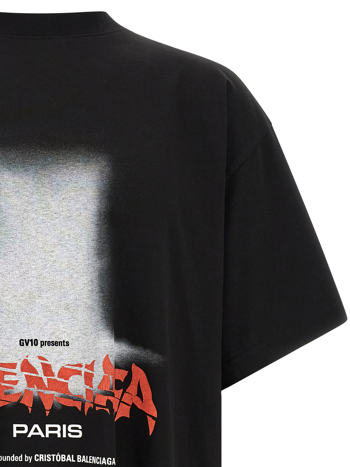 T-Shirt by Balenciaga for men in cotton black & red features an edgy silhouette, meticulously detailed with a sophisticated and crew neckline for a truly edgy finish.