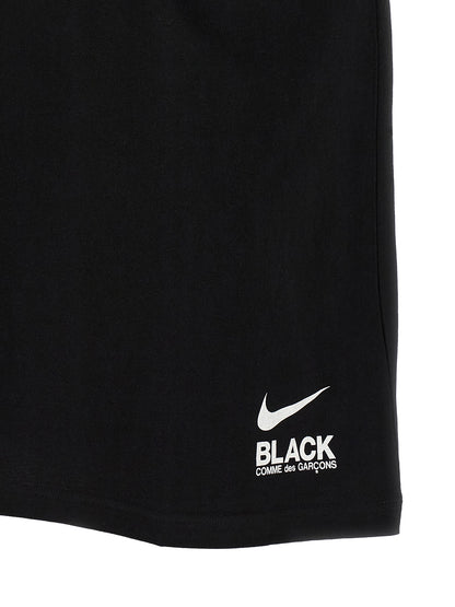 T-Shirt by Comme Des Garçons for men in cotton black & print features an edgy silhouette, meticulously detailed with a sophisticated and for a truly edgy finish.