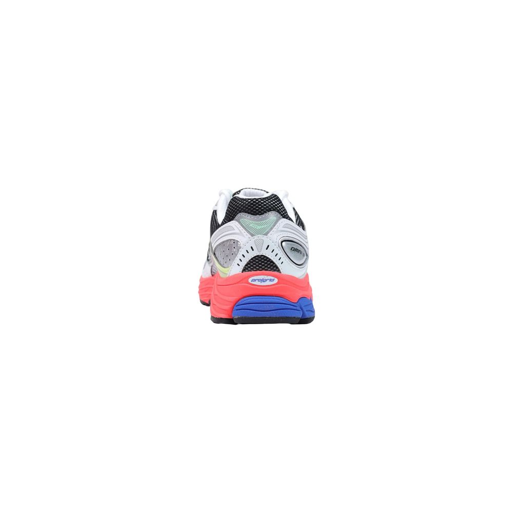 Athletic Sneakers by Saucony for men in synthetic mesh bicolour features an effortless chic silhouette, showcasing the signature athletic style of the City Men's Athletic Synthetic Mesh Sneakers collection with a truly effortless chic finish.
