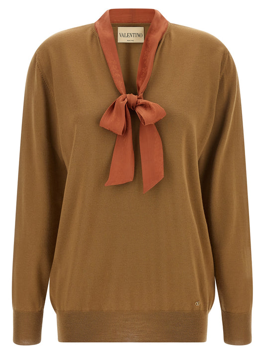 Cardigan by Valentino Garavani for women in cashmere brown, floral & jacquard features an impeccable silhouette, showcasing a sophisticated v-neck neckline and detail for a truly impeccable finish.