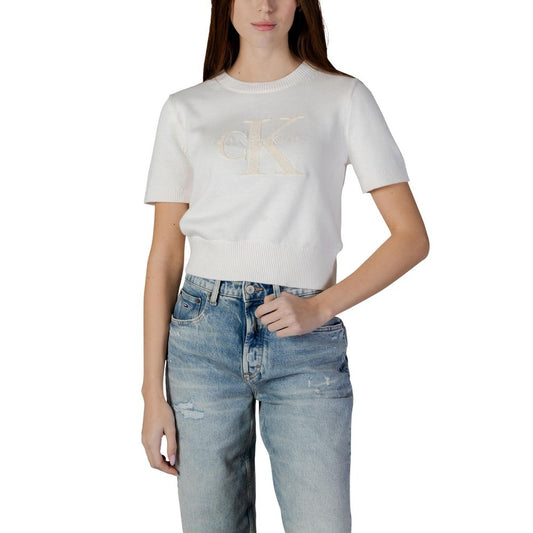 Sweatshirt by Calvin Klein Jeans for women in cotton beige & signature features an magnificent silhouette, showcasing a sophisticated and short-sleeve detail for a truly magnificent finish.