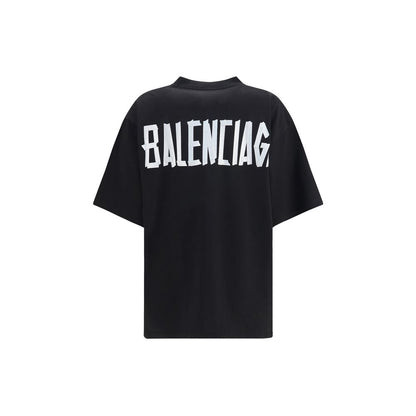 T-Shirt by Balenciaga for women in cotton black, signature & print features an on trend silhouette, perfectly showcasing a on trend and crew neckline for an elevated aesthetic.
