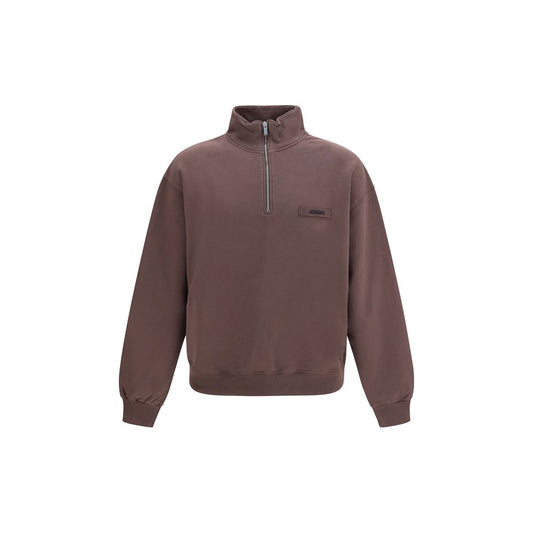 Sweatshirt by Jacquemus for men in cotton brown & monogram features an magnificent silhouette, showcasing a sophisticated high-collar neckline and detail for a truly magnificent finish.