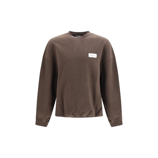Sweatshirt by Jacquemus for men in cotton brown & signature features an enviable silhouette, showcasing a premium long-sleeve and refined for a truly enviable finish.