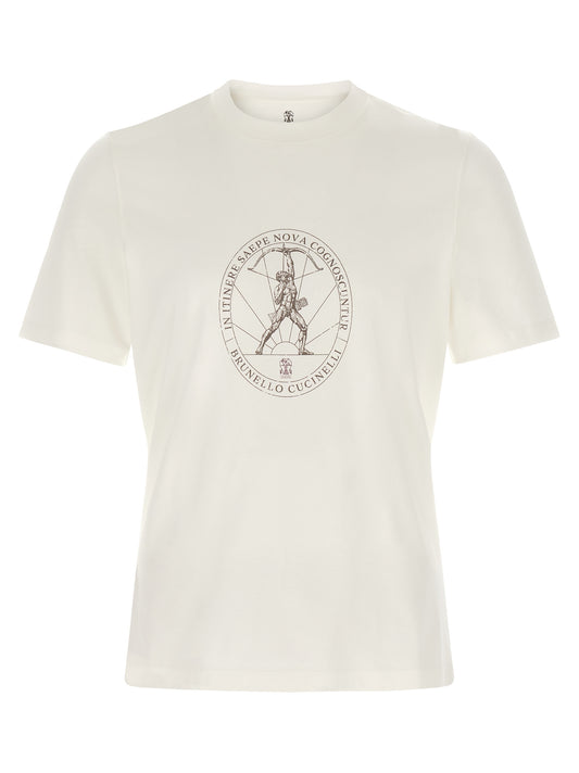 T-Shirt by Brunello Cucinelli for men in cotton white & print showcases a fashionable silhouette, elegantly detailed with a fashionable short-sleeve and round neckline for a sophisticated, high-fashion look.