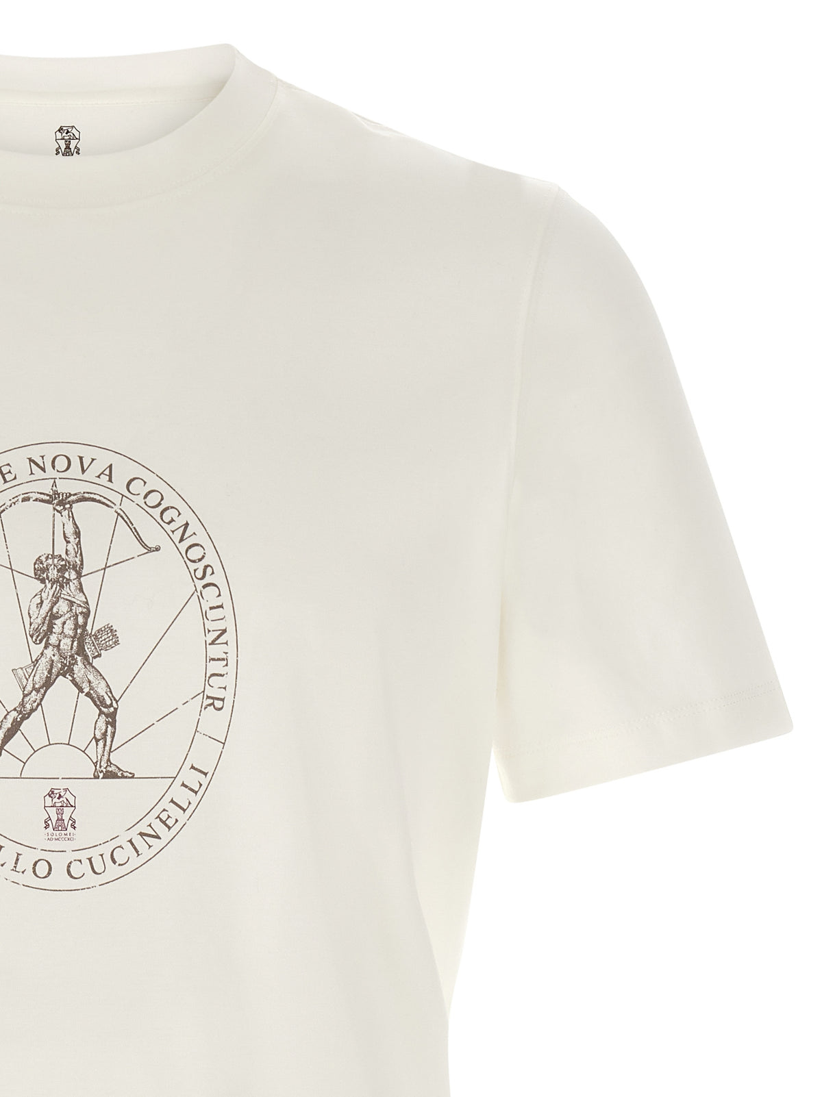 T-Shirt by Brunello Cucinelli for men in cotton white & print showcases a fashionable silhouette, elegantly detailed with a fashionable and round neckline for a sophisticated, high-fashion look.