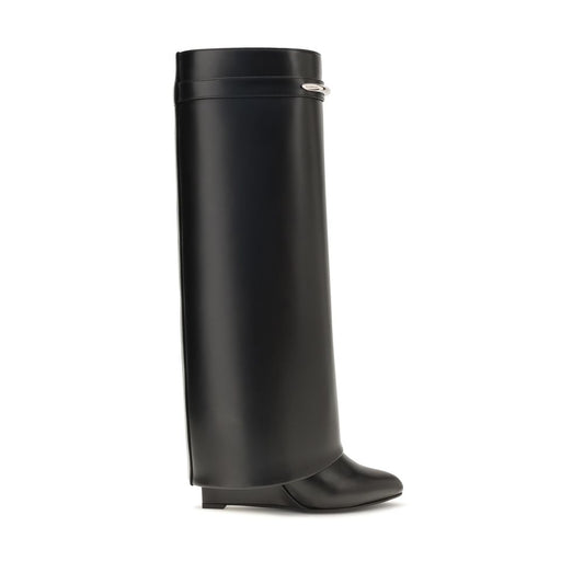 Wedge Boots by Givenchy for women in bos taurus calf leather black & gold features an avant-garde Women's Bos Taurus Calf Leather Wedge Boots silhouette, defined by a sophisticated wedge and a avant-garde pointed toe style.