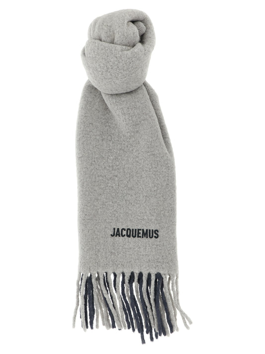Scarf by Jacquemus for men in alpaca wool gray presents a cosy silhouette, artfully capturing the sophisticated design and premium aesthetic of the Alpaca Wool Fringes Scarf.