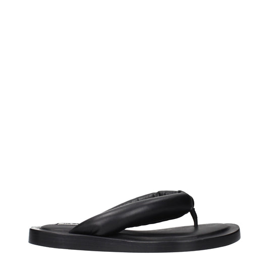 Flat Flip-Flop Sandals by Jil Sander for women in leather and black presents a captivating silhouette, showcasing the signature style of the Women's Leather Flat Flip-Flop Sandals with a captivating flat and captivating open toe style.