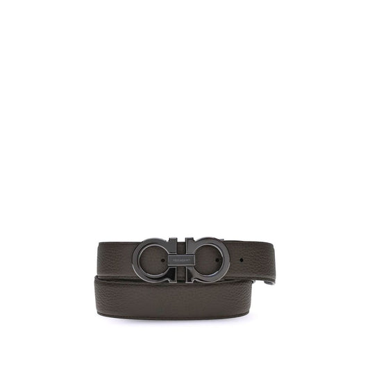 Belt by Ferragamo for men in bos taurus calf grained leather brown presents a artisanal silhouette from the Gancini Bos Taurus Calf Grained Leather Belt collection, showcasing an artisanal design and refined craftsmanship for a artisanal look.