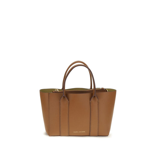 Small 2-in-1 Shoulder & Crossbody Bag by Marc Jacobs for women in bos taurus pebbled calf leather brown features a enviable silhouette, showcasing a secure zipper, ample , and enviable crossbody-strap, shoulder-strap & handle for a enviable finish.