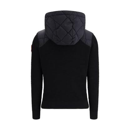 Hooded Puffer Jacket by Canada Goose for women in merino wool black presents a effortlessly chic silhouette, showcasing a sophisticated hooded neckline and premium thermal, pockets, hooded & insulated for a truly effortlessly chic finish.
